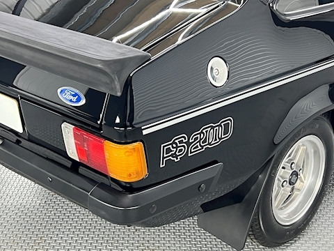 RS2000 1998 2dr Saloon Manual Petrol