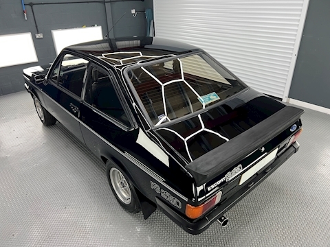 RS2000 1998 2dr Saloon Manual Petrol