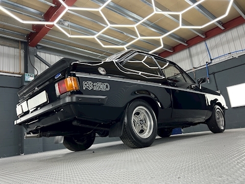 RS2000 1998 2dr Saloon Manual Petrol