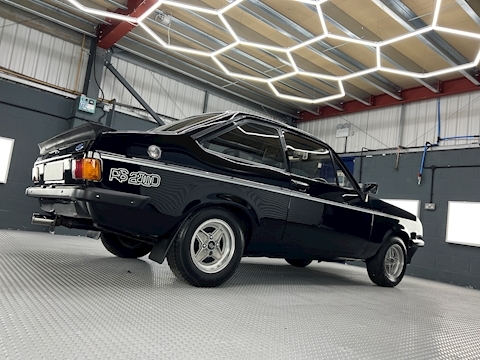 RS2000 1998 2dr Saloon Manual Petrol