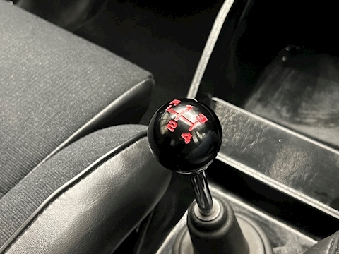 RS2000 1998 2dr Saloon Manual Petrol