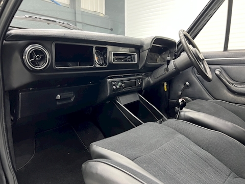 RS2000 1998 2dr Saloon Manual Petrol