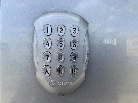 PRB R320 Auto 7.7 Livestock carrier Automatic Diesel