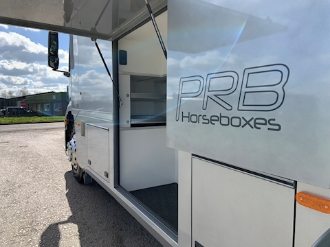 PRB R320 Auto 7.7 Livestock carrier Automatic Diesel