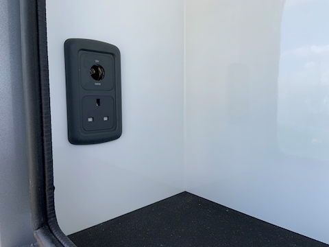 PRB R320 Auto 7.7 Livestock carrier Automatic Diesel