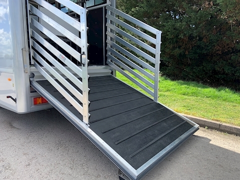 PRB R320 Auto 7.7 Livestock carrier Automatic Diesel