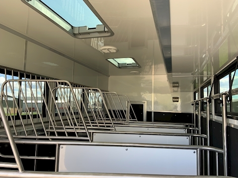 PRB R320 Auto 7.7 Livestock carrier Automatic Diesel