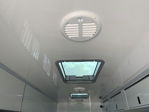 PRB R320 Auto 7.7 Livestock carrier Automatic Diesel