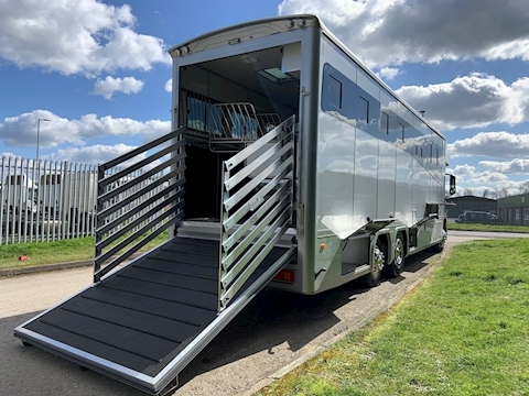 PRB R320 Auto 7.7 Livestock carrier Automatic Diesel