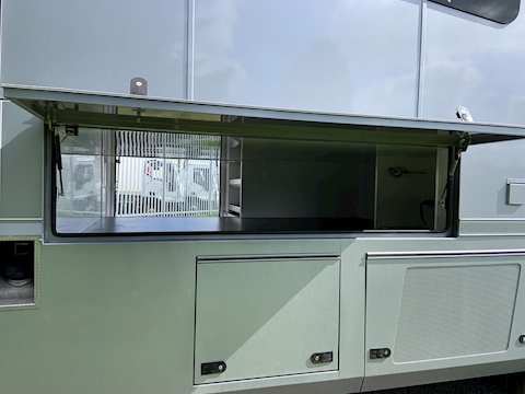 PRB R320 Auto 7.7 Livestock carrier Automatic Diesel