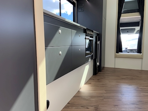 PRB R320 Auto 7.7 Livestock carrier Automatic Diesel