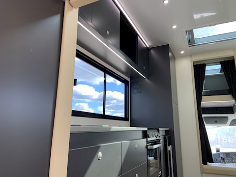 PRB R320 Auto 7.7 Livestock carrier Automatic Diesel