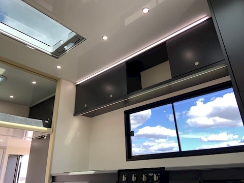 PRB R320 Auto 7.7 Livestock carrier Automatic Diesel