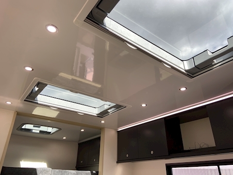 PRB R320 Auto 7.7 Livestock carrier Automatic Diesel