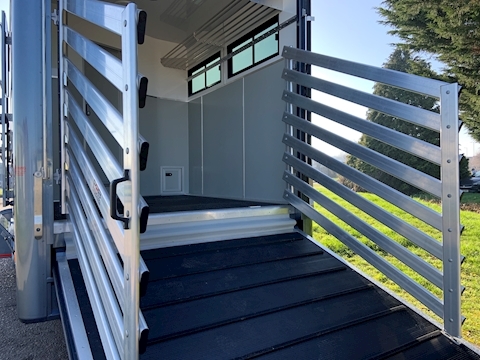 PRB R176 Auto 4.5 Livestock carrier Automated Diesel