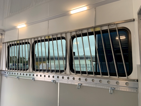 PRB R180 Auto 3.9 Box Van Automated Diesel