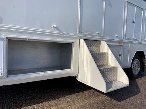 4 Horse Manual 12.0 Livestock Carrier Manual Diesel