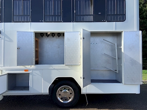 4 Horse Manual 12.0 Livestock Carrier Manual Diesel