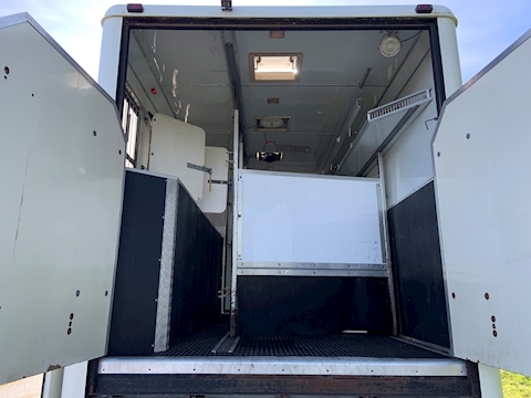 4 Horse Manual 12.0 Livestock Carrier Manual Diesel