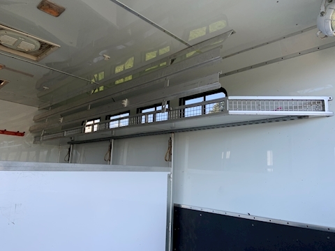 4 Horse Manual 12.0 Livestock Carrier Manual Diesel