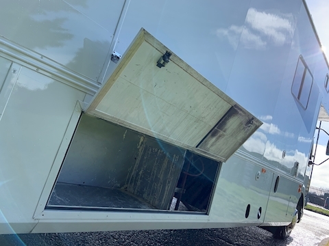 4 Horse Manual 12.0 Livestock Carrier Manual Diesel