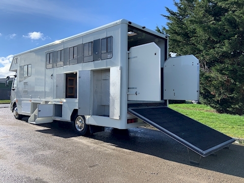 4 Horse Manual 12.0 Livestock Carrier Manual Diesel