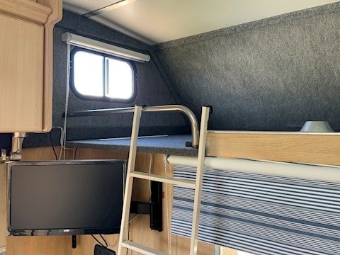 4 Horse Manual 12.0 Livestock Carrier Manual Diesel