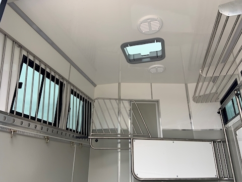 PRB R170 Auto 4.5 Livestock Carrier Semi Auto Diesel