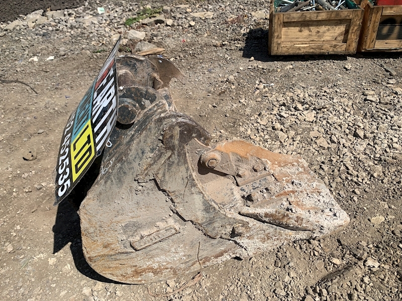 1ft 3/5 Tonne Trench Bucket Image 1