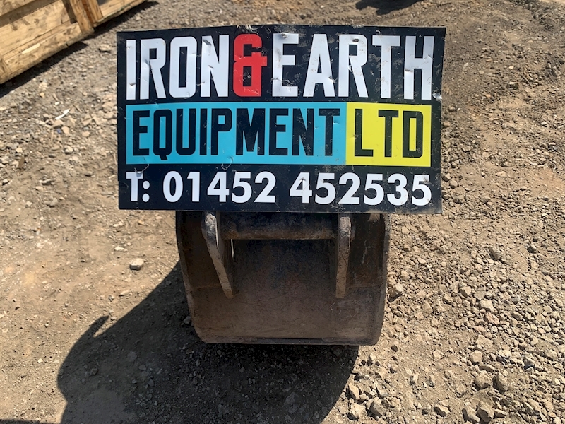 1ft 3/5 Tonne Trench Bucket Image 2