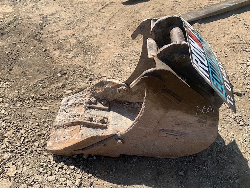1ft 3/5 Tonne Trench Bucket Image 3
