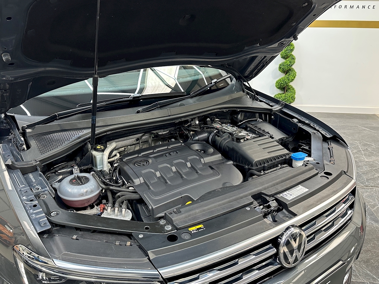 Used 2017 Volkswagen Tiguan TDI BlueMotion Tech R-Line For Sale (U9)