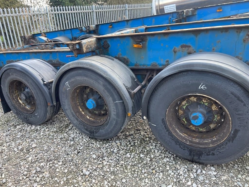 Dennison Skeletal Trailer