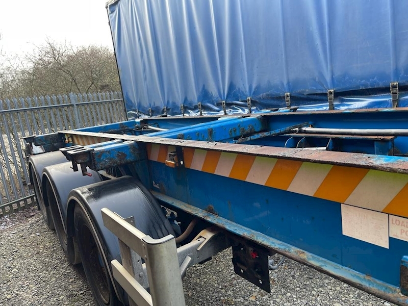 Dennison Skeletal Trailer