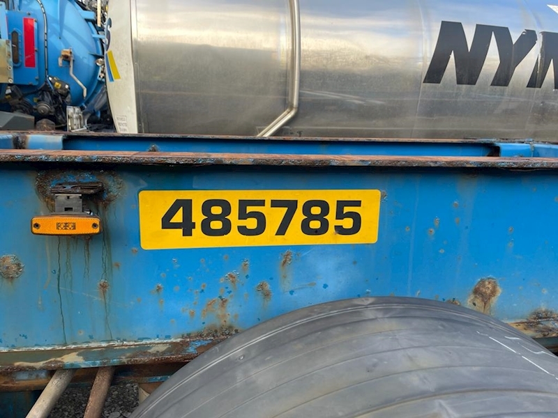 Dennison Skeletal Trailer