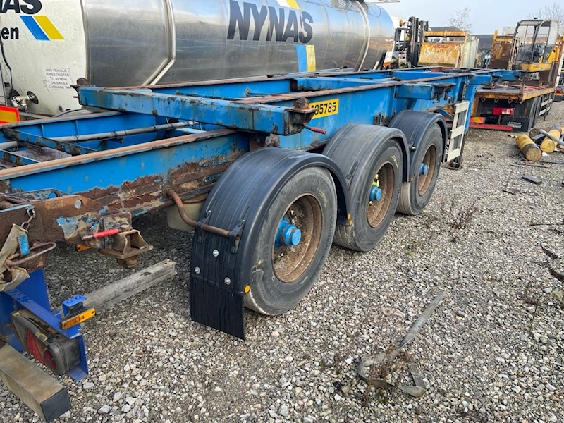 Dennison Skeletal Trailer