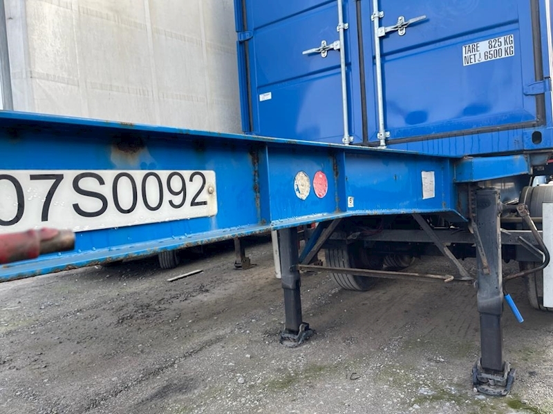 Dennison Skeletal Trailer