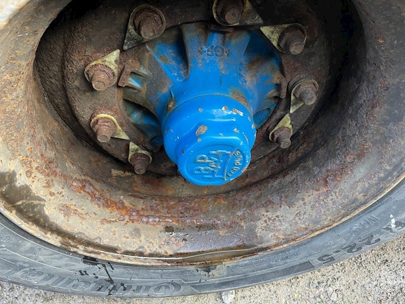 Dennison Skeletal Trailer