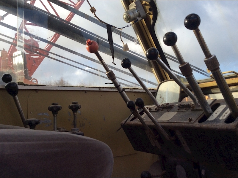 Hitachi KH125 Crawler Crane