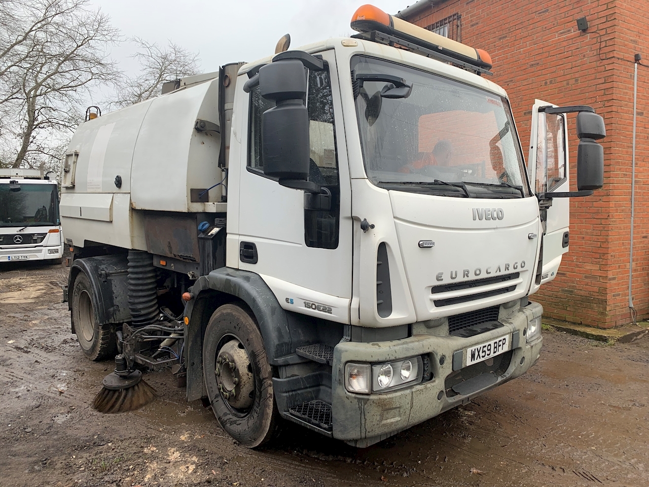 150E22 Duel Sweeper with Johnson VT650 Equipment