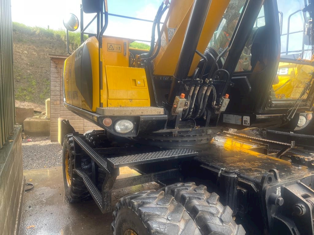 JS160W Rubber Duck Excavator - Choice of 2