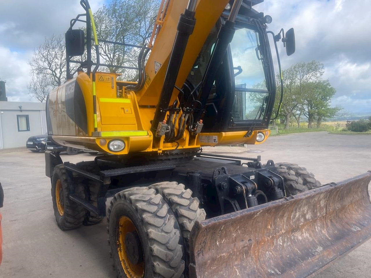 JS160W Rubber Duck Excavator - Choice of 2