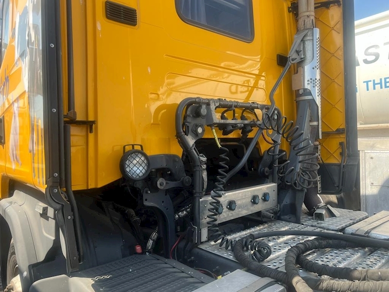 Scania 6x2 Rear Lift Tractor Unit