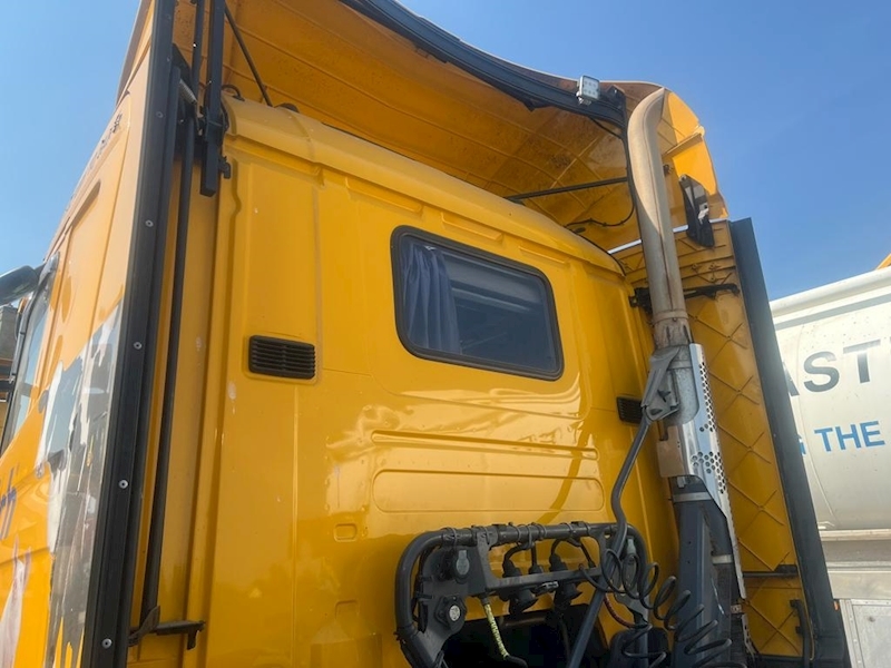 Scania 6x2 Rear Lift Tractor Unit