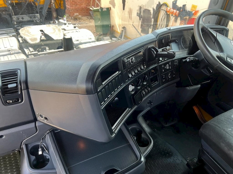 Scania 6x2 Rear Lift Tractor Unit