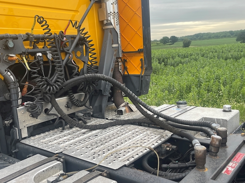 Scania 6x2 Rear Lift Tractor Unit