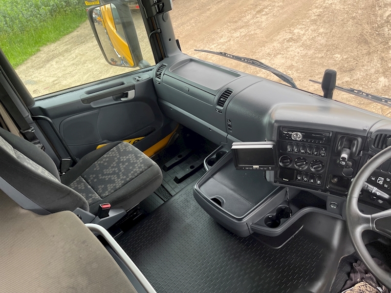 Scania 6x2 Rear Lift Tractor Unit