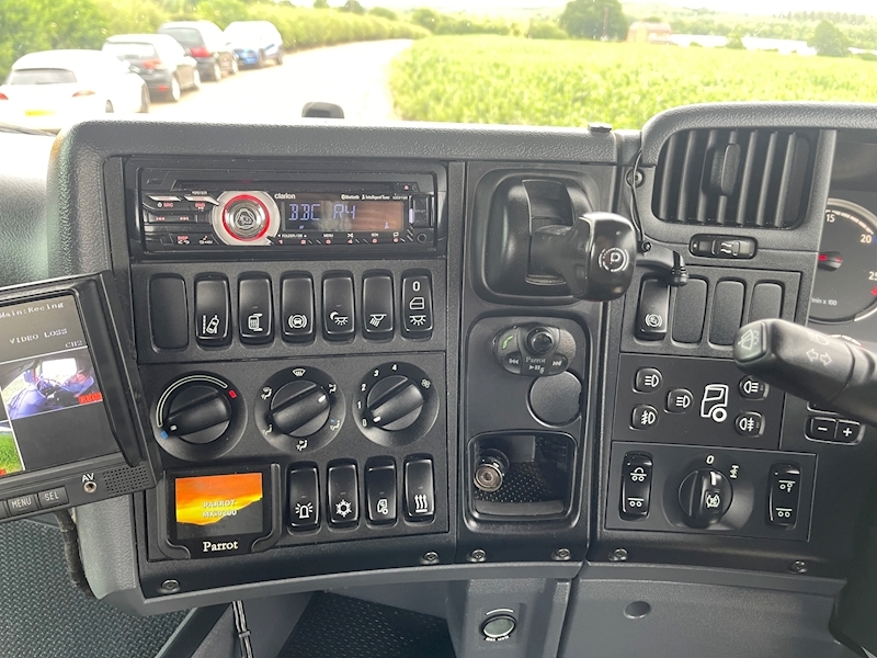 Scania 6x2 Rear Lift Tractor Unit