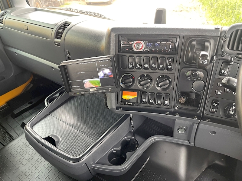 Scania 6x2 Rear Lift Tractor Unit