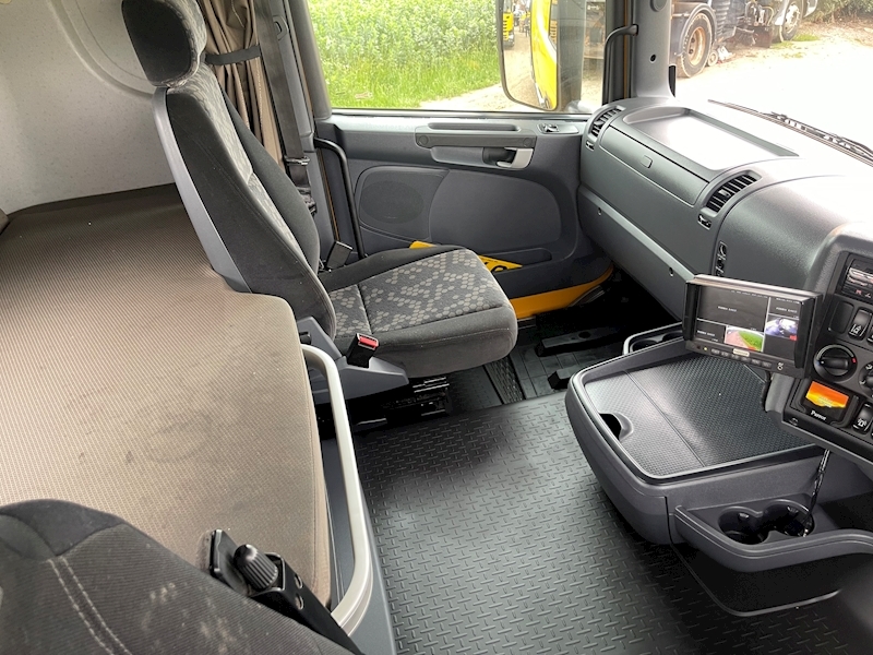 Scania 6x2 Rear Lift Tractor Unit